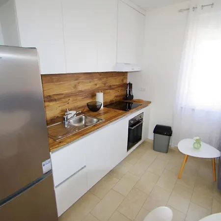 Apartamento Fuer 4 Personen Ca 60 M In Pomer, Istrien Medulin Und Umgebung *